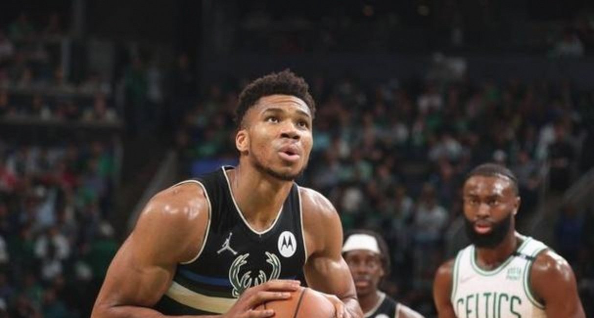 足总杯赛后再迎强敌，密尔沃基雄鹿内部沟通，主帅态度：引发热议，球队文化再被提及的简单介绍