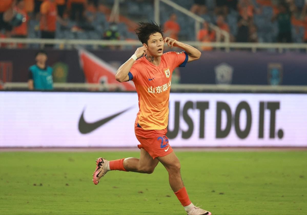 赛前欧冠焦点战,山东泰山队长鼓劲,话题不断,身体对抗强度拉满的简单介绍 赛前欧冠焦点战,山东泰山队长鼓劲,话题不断,身体对抗强度拉满的简单介绍