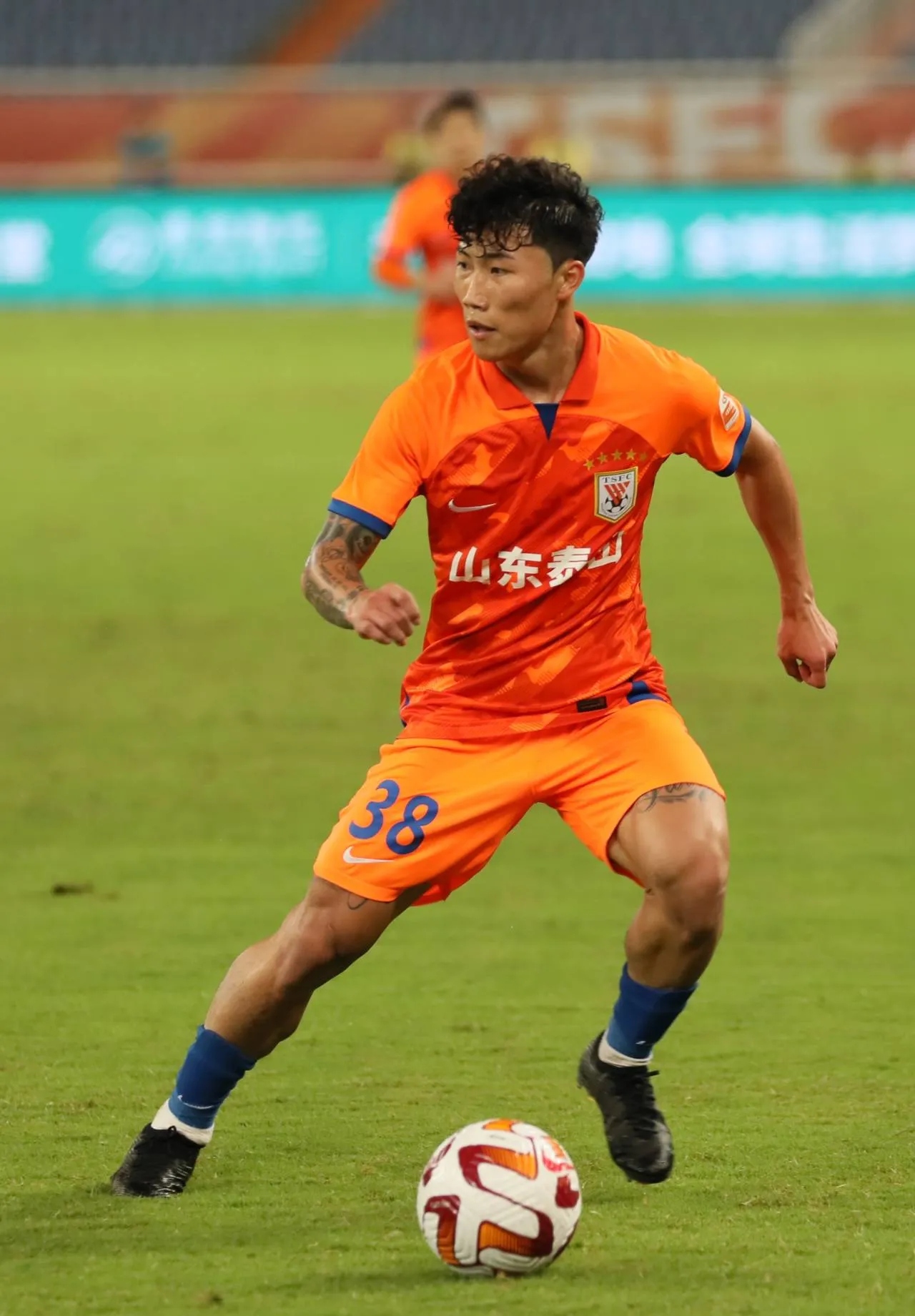 赛前欧冠焦点战,山东泰山队长鼓劲,话题不断,身体对抗强度拉满的简单介绍 赛前欧冠焦点战,山东泰山队长鼓劲,话题不断,身体对抗强度拉满的简单介绍