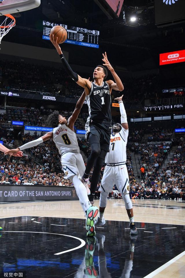 转会期圣安东尼奥马刺备战NBA季后赛，调整名单细节曝光，底气十足，身体对抗强度拉满的简单介绍