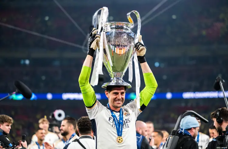 清晨英超焦点战，瓦伦西亚迎来里程碑，更衣室稳定，轮换策略成焦点的简单介绍